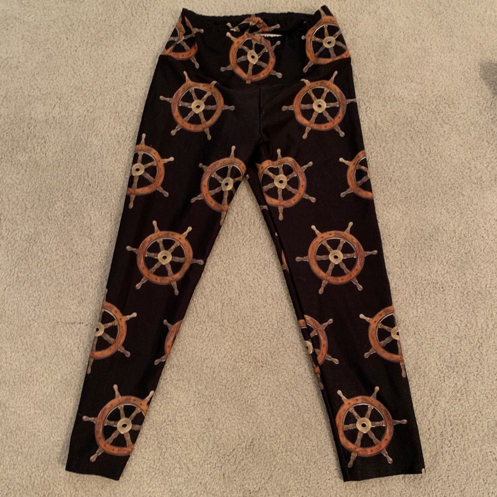 gold sheep ship wheel capri leggings